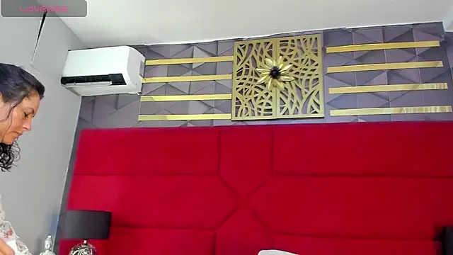 Snapshot of hanny_milf chatting on 01.15.25 hanny milf online show from 01.15.25