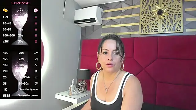 Snapshot of hanny_milf chatting on 02.19.25 hanny milf online show from 02.19.25