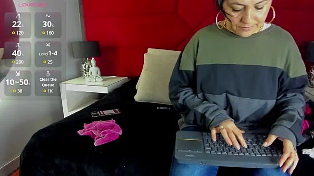 Snapshot of hanny_milf chatting on 03.13.25 hanny milf online show from 03.13.25