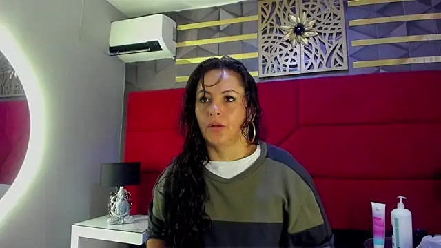 Snapshot of hanny_milf chatting on 03.15.25 hanny milf online show from 03.15.25