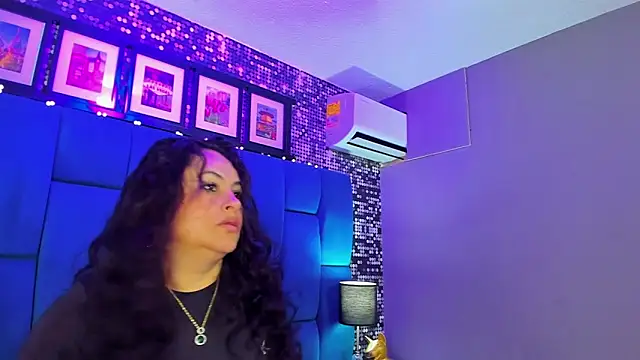 Snapshot of hanny_milf chatting on 11.08.25 hanny milf online show from 11.08.25