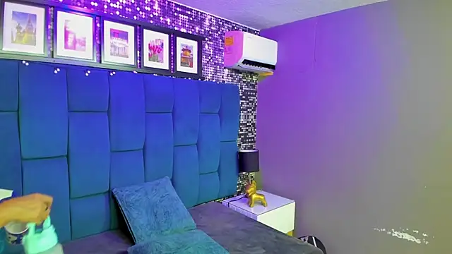 Snapshot of hanny_milf chatting on 12.17.25 hanny milf online show from 12.17.25