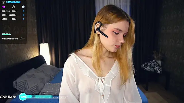 Snapshot of MariamAven chatting on 10.21.25 MariamAven online show from 10.21.25
