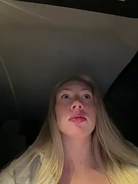 Snapshot of LuisaBecker chatting on 02.02.26 LuisaBecker online show from 02.02.26