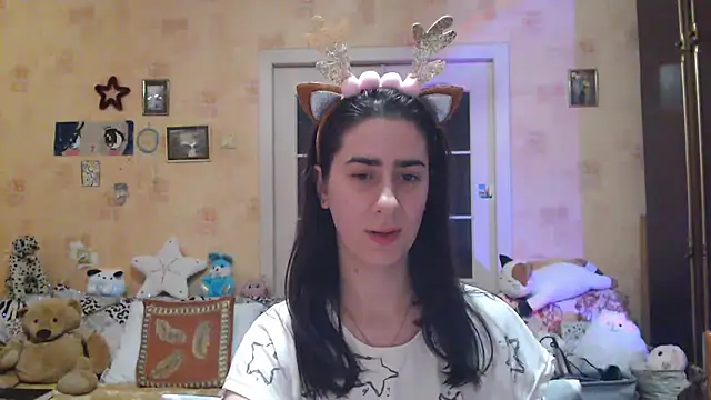 Snapshot of INELIKA chatting on 12.27.24 INELIKA online show from 12.27.24