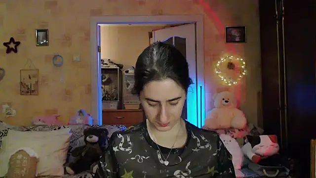 Snapshot of INELIKA chatting on 09.12.25 INELIKA online show from 09.12.25