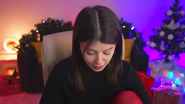 Snapshot of NicoleMun chatting on 12.08.24 NicoleMun online show from 12.08.24