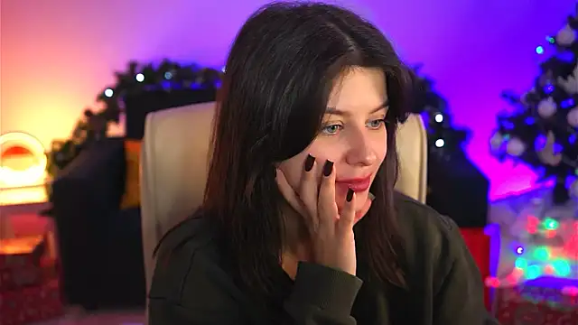 Snapshot of NicoleMun chatting on 12.13.24 NicoleMun online show from 12.13.24