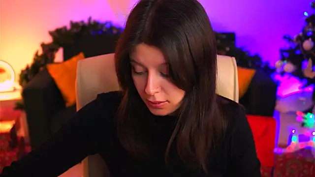 Snapshot of NicoleMun chatting on 12.22.24 NicoleMun online show from 12.22.24