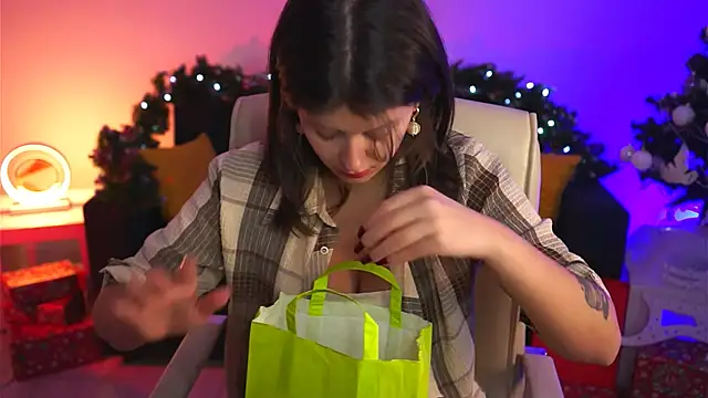 Snapshot of NicoleMun chatting on 01.07.25 NicoleMun online show from 01.07.25