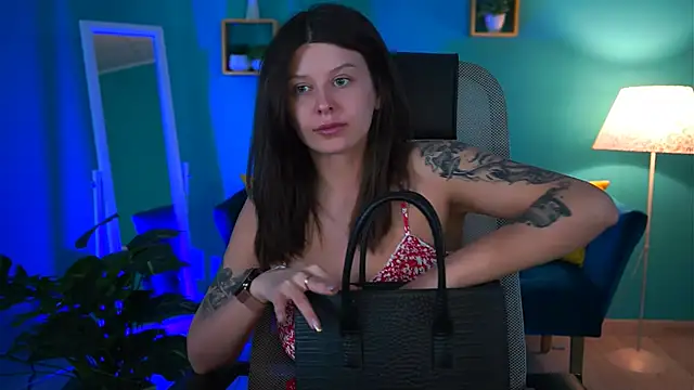 Snapshot of NicoleMun chatting on 02.18.25 NicoleMun online show from 02.18.25