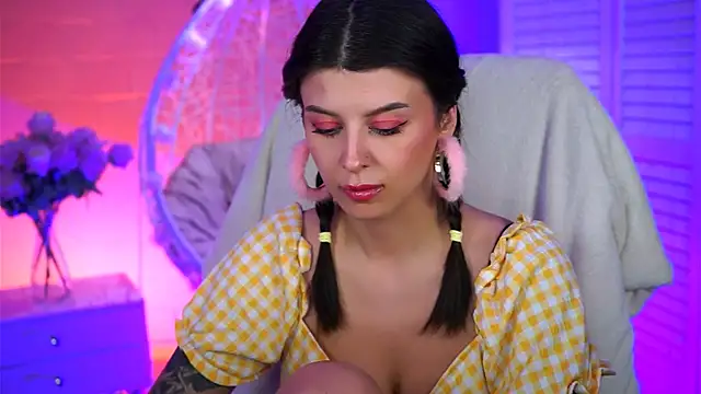 Snapshot of NicoleMun chatting on 03.13.25 NicoleMun online show from 03.13.25