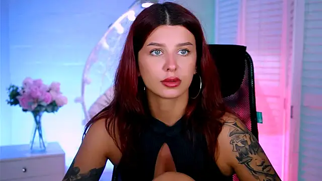 Snapshot of NicoleMun chatting on 11.12.25 NicoleMun online show from 11.12.25