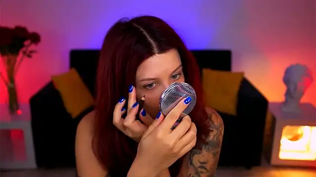 Snapshot of NicoleMun chatting on 11.24.25 NicoleMun online show from 11.24.25