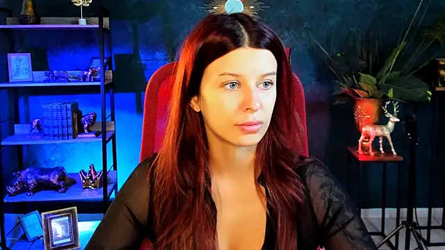 Snapshot of NicoleMun chatting on 12.21.25 NicoleMun online show from 12.21.25