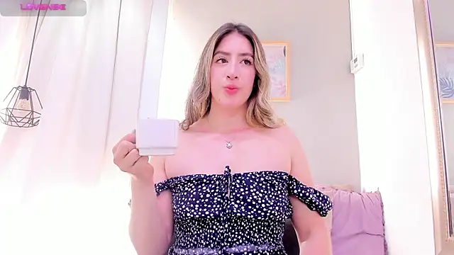  AlejaCruz  online show from 04.24.26