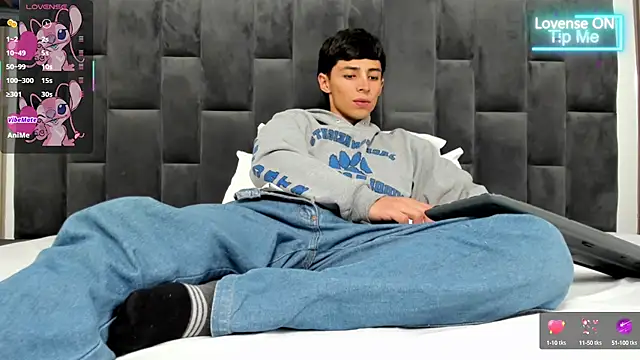 Snapshot of Adam_Clay21 chatting on 03.05.25 Adam Clay21 online show from 03.05.25