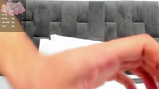 Snapshot of Adam_Clay21 chatting on 12.19.25 Adam Clay21 online show from 12.19.25