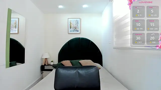  LaraMom  online show from 04.28.26