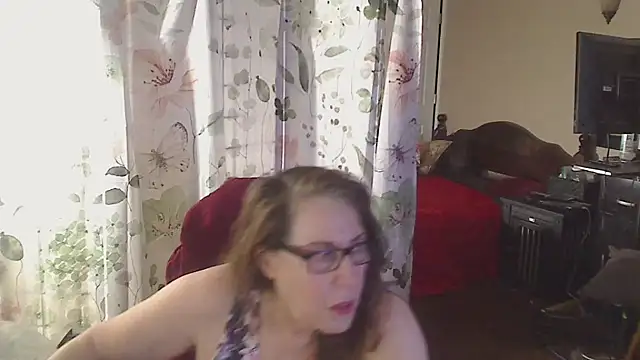 Snapshot of Ireallysquirt chatting on 06.06.26 Ireallysquirt online show from 06.06.26