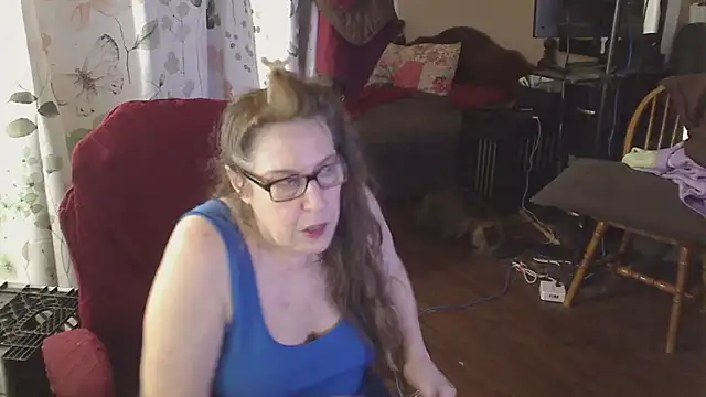Snapshot of Ireallysquirt chatting on 06.11.26 Ireallysquirt online show from 06.11.26