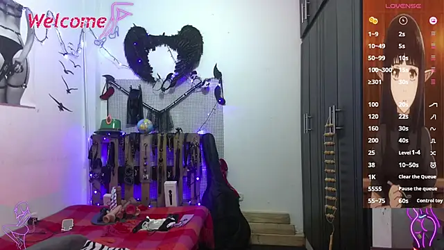  Hanna white  online show from 11.08.25