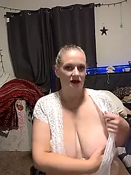 Snapshot of ChileVerde12 chatting on 04.13.26 ChileVerde12 online show from 04.13.26