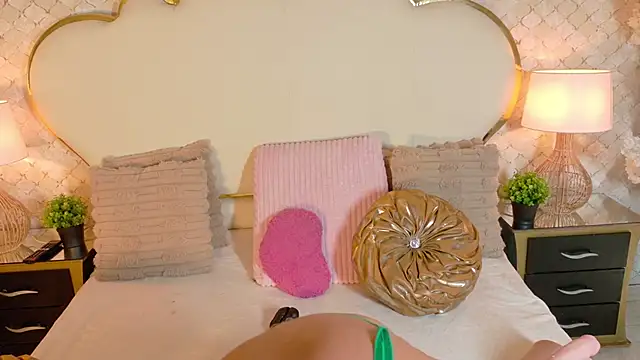 Snapshot of MayraVegas chatting on 02.25.26 MayraVegas online show from 02.25.26