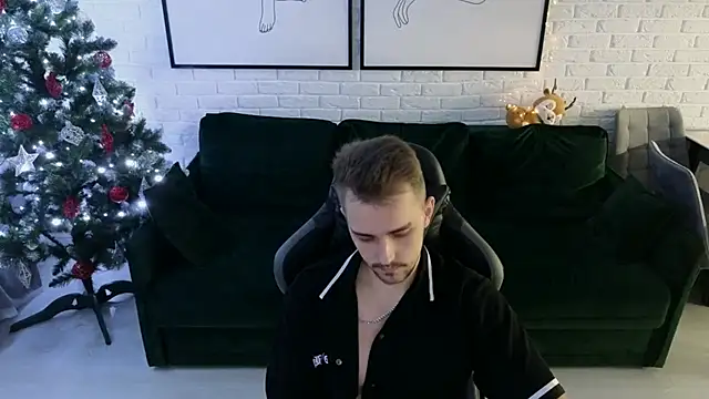 Snapshot of Larstar01 chatting on 12.05.24 Larstar01 online show from 12.05.24