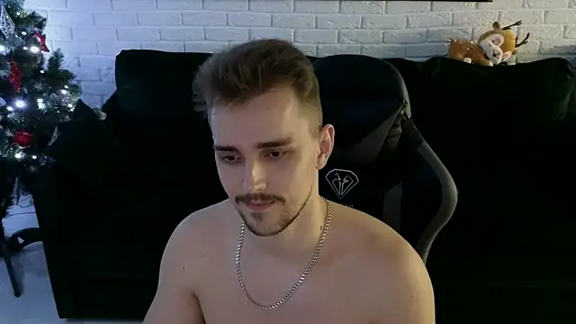 Snapshot of Larstar01 chatting on 12.27.24 Larstar01 online show from 12.27.24