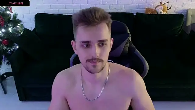 Snapshot of Larstar01 chatting on 12.29.24 Larstar01 online show from 12.29.24