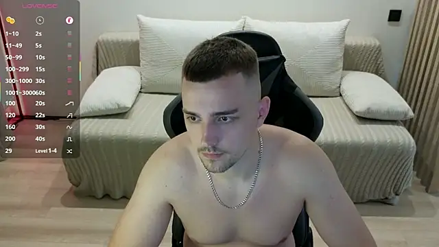 Snapshot of Larstar01 chatting on 09.20.25 Larstar01 online show from 09.20.25