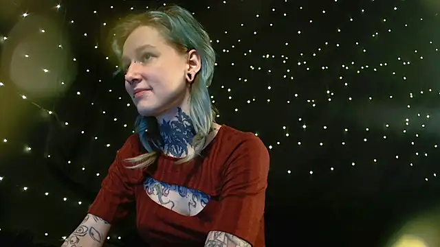 Snapshot of Littlespacemouse chatting on 12.16.25 Littlespacemouse online show from 12.16.25