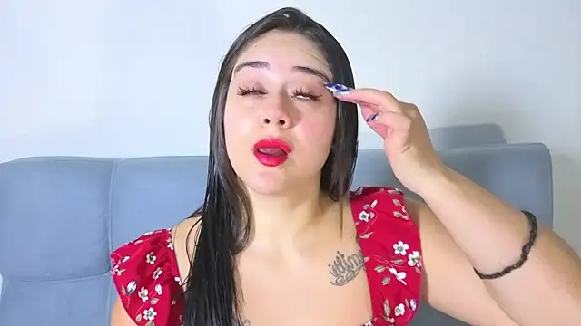 Snapshot of nahomi_sweett chatting on 06.18.26 nahomi sweett online show from 06.18.26