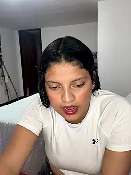 Snapshot of tati__22 chatting on 09.27.25 tati  22 online show from 09.27.25