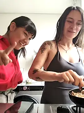 Snapshot of Caroll_Luna chatting on 10.17.25 Caroll Luna online show from 10.17.25