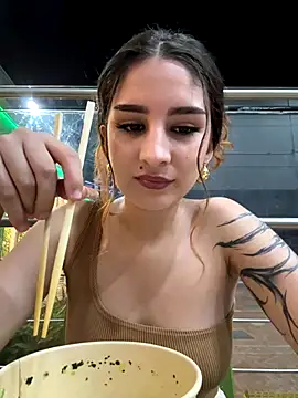 Snapshot of Mon_Cherry chatting on 09.19.25 Mon Cherry online show from 09.19.25