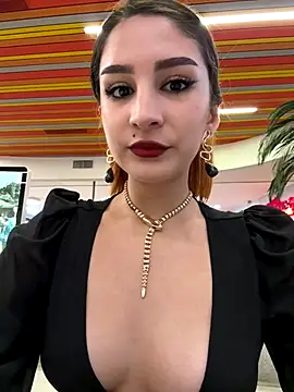 Snapshot of Mon_Cherry chatting on 10.18.25 Mon Cherry online show from 10.18.25