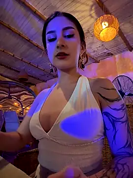 Snapshot of Mon_Cherry chatting on 10.28.25 Mon Cherry online show from 10.28.25