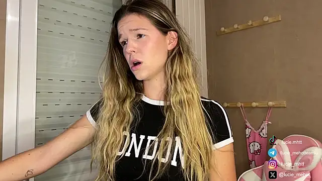 Snapshot of lucie_mehott chatting on 09.10.25 lucie mehott online show from 09.10.25
