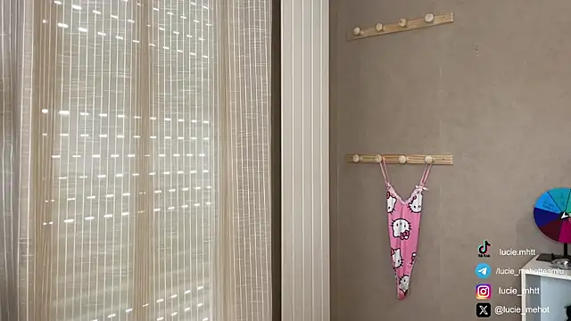 Snapshot of lucie_mehott chatting on 09.14.25 lucie mehott online show from 09.14.25