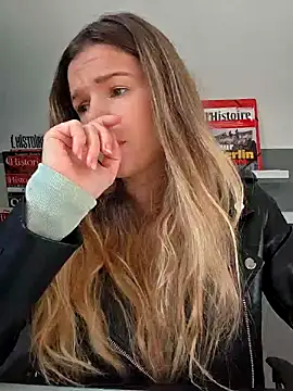 Snapshot of lucie_mehott chatting on 10.02.25 lucie mehott online show from 10.02.25