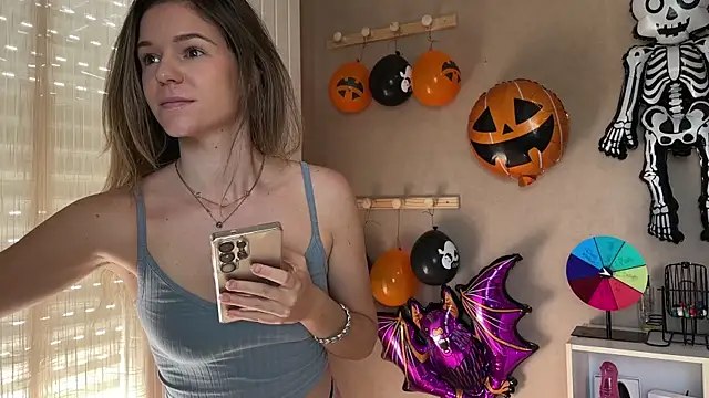 Snapshot of lucie_mehott chatting on 10.12.25 lucie mehott online show from 10.12.25