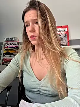 Snapshot of lucie_mehott chatting on 10.23.25 lucie mehott online show from 10.23.25