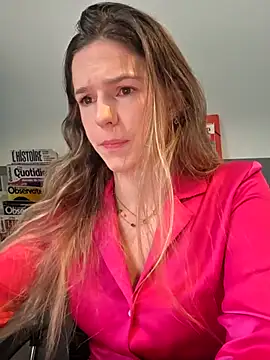 Snapshot of lucie_mehott chatting on 11.06.25 lucie mehott online show from 11.06.25