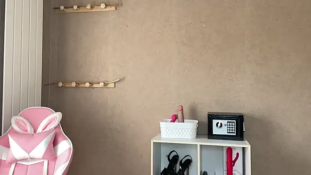 Snapshot of lucie_mehott chatting on 11.10.25 lucie mehott online show from 11.10.25