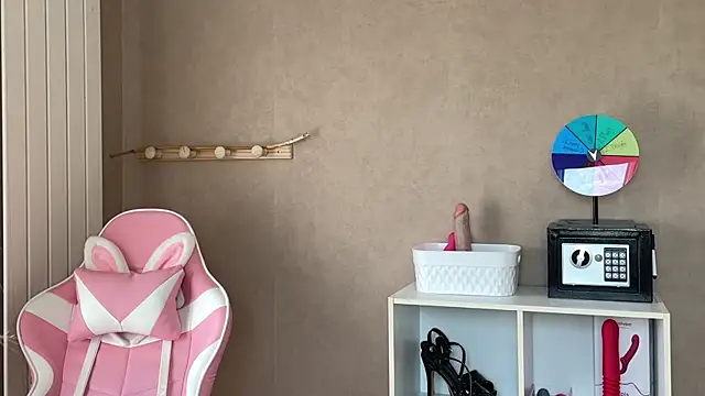 Snapshot of lucie_mehott chatting on 11.13.25 lucie mehott online show from 11.13.25