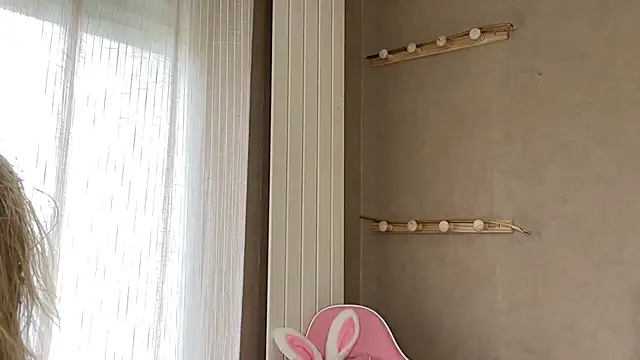 Snapshot of lucie_mehott chatting on 11.15.25 lucie mehott online show from 11.15.25