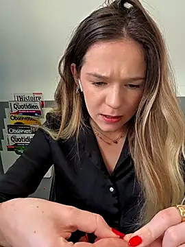 Snapshot of lucie_mehott chatting on 11.18.25 lucie mehott online show from 11.18.25