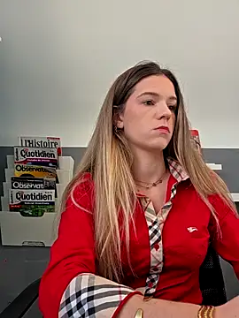 Snapshot of lucie_mehott chatting on 11.20.25 lucie mehott online show from 11.20.25